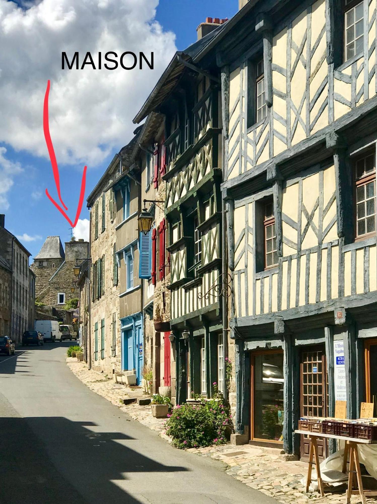 Appartement De 1634 Avec Balcon Au Sud Sur Jardin En Plein Coeur Historique Tréguier Εξωτερικό φωτογραφία
